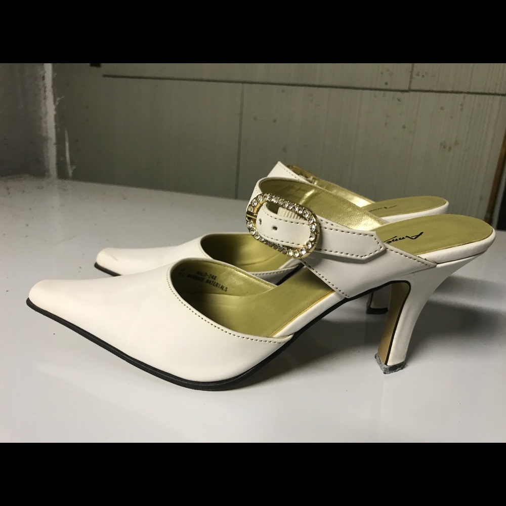Heeled shoes